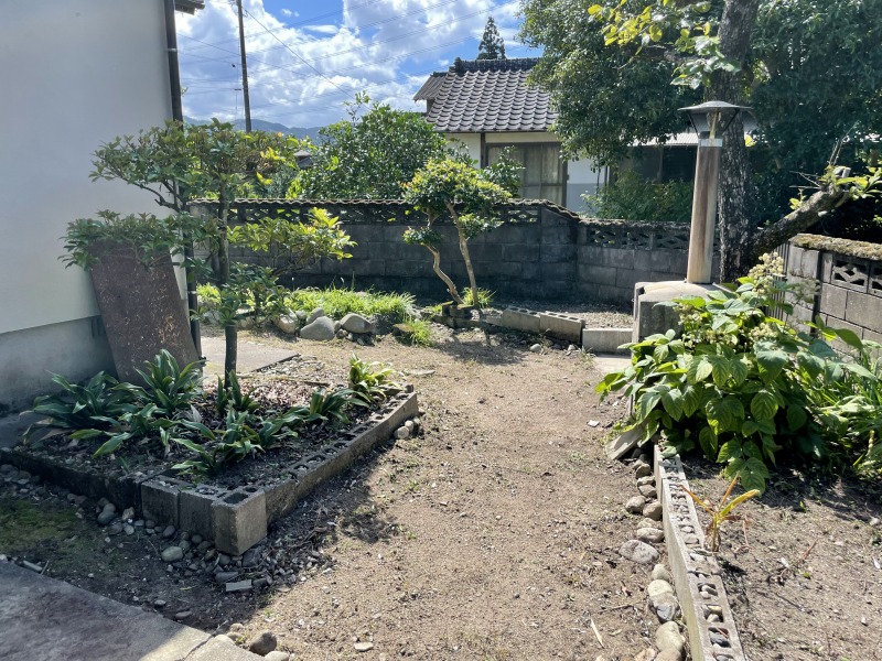 お庭の草むしり、草取り