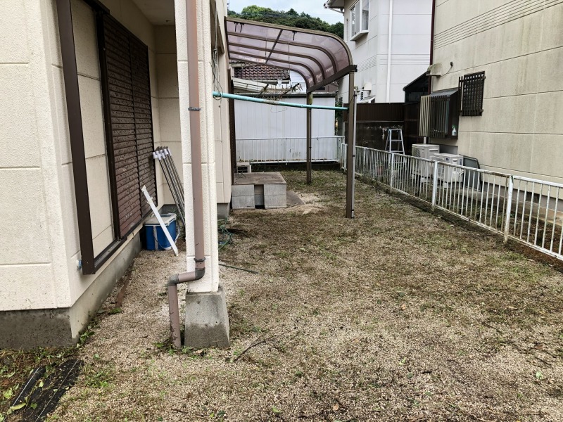 一軒家 戸建てのお庭の草刈り